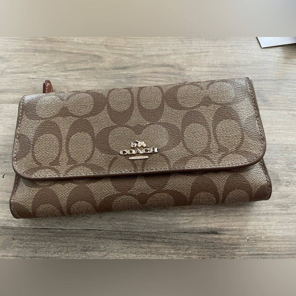 Coach Signature beige Canvas snap close card ID cash wallet golden logo front